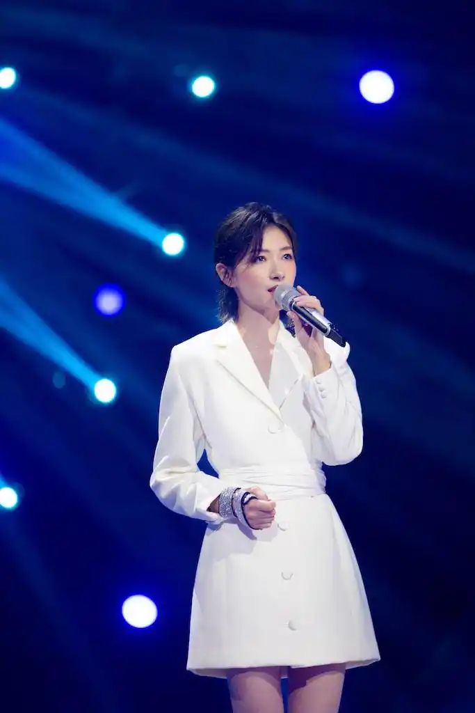 青春芒果夜姐姐们携手四大榜样乘风破浪