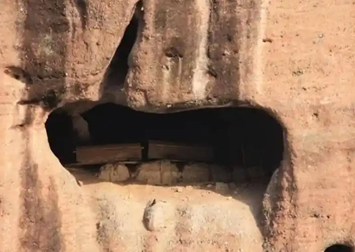 江西龙虎山悬棺之谜,众人叹为观止,悬赏100万却无人能解