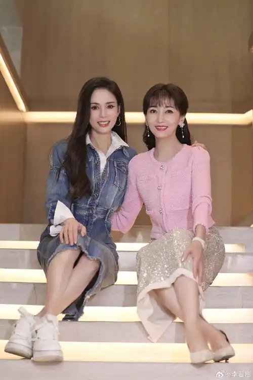 李若彤赵雅芝立冬合照