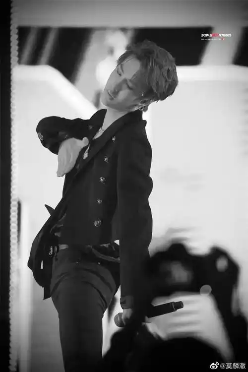 暗黑系 王一博,喜欢这个风格!