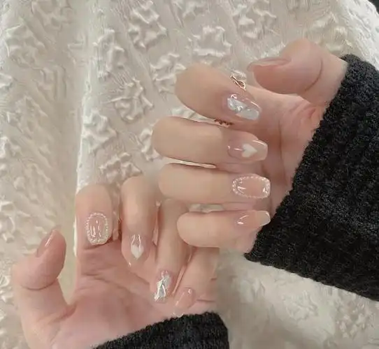 指甲图片美甲款式(春日美甲时髦显白拿图去做)