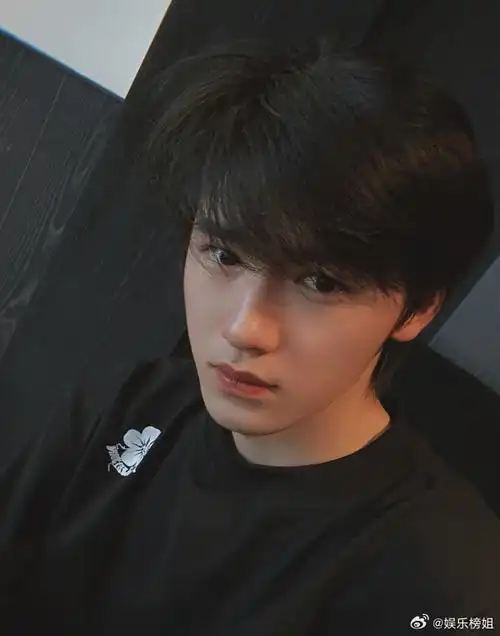 宋亚轩刘海一九分的原因