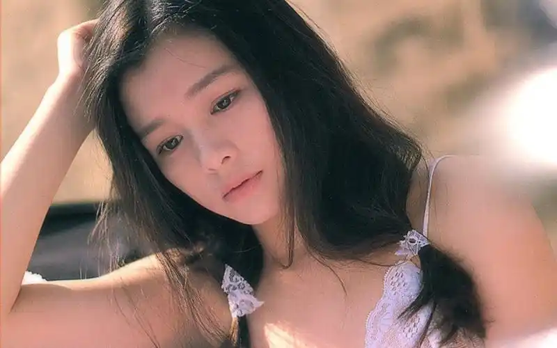 cutisan : 5 秒搞定锁屏壁纸,好看又不挡脸 #ios