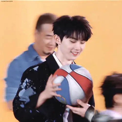 萧敬腾马嘉祺打篮球