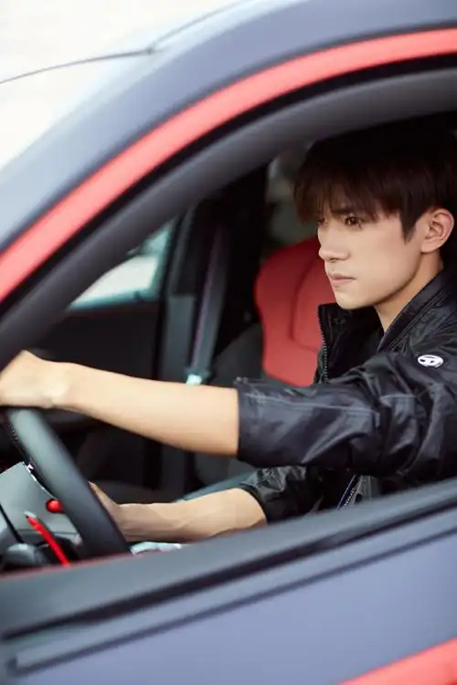 易烊千玺新专辑刘艳芬