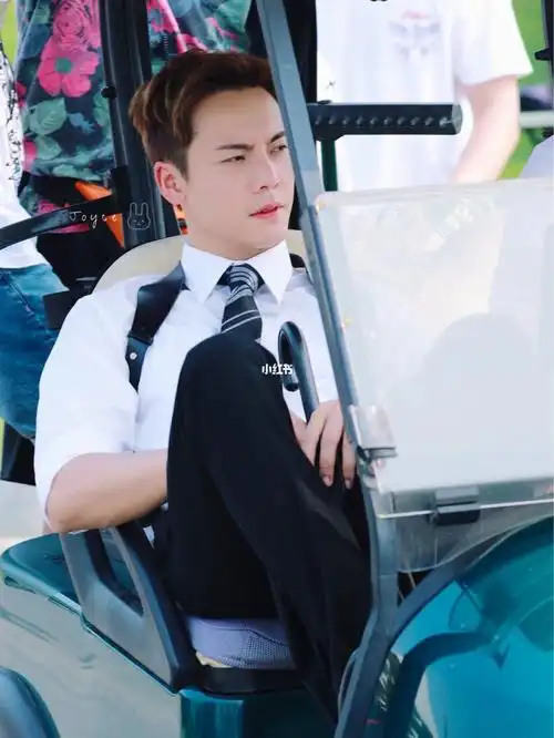 陈伟霆《风暴舞》制服造型_制服_陈伟霆_电视剧_辣椒