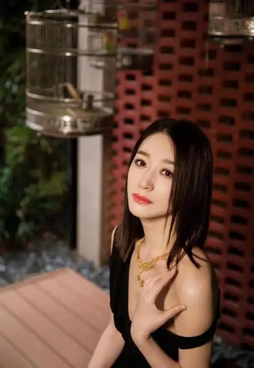 李小冉绝美时刻168cm的黄金三围腰臀比亚洲最美性感花瓶