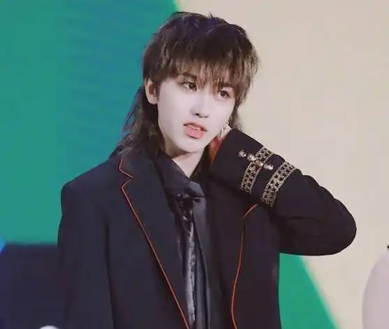 最近很流行的鲻鱼发型华晨宇蔡徐坤易烊千玺你最想pick谁