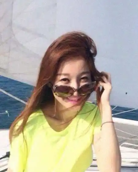 最新进展杨雨辰很少在公开场合露面,更不要提和老公林申成双入对出现