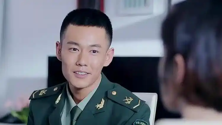 热血尖兵:张小武虽是特种兵,但敖晓岚一发火,他却忍不住缩脖子_网易