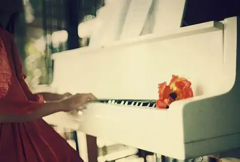 爱是一种两情相悦的吸引,心心相映的维系