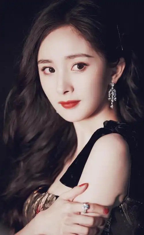 好家伙,看了李沁的沈近真,才知道什么叫民国千金大小姐