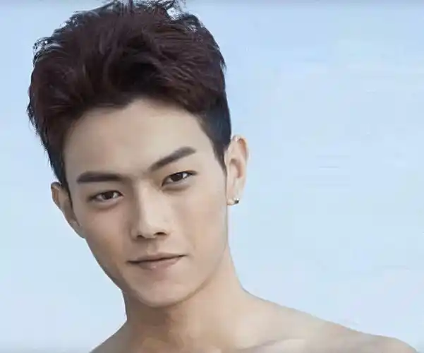 许凯模特旧照好有韩国风