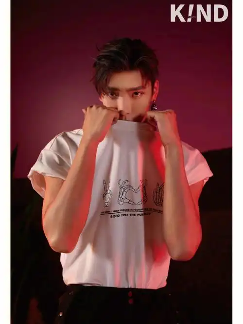 王子异这个发色发型加耳钉好酷好爱豆