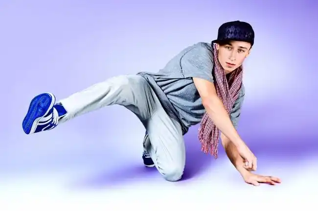 求 高清 街舞动作图片