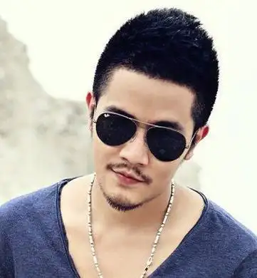 长脸男生短发寸发发型长脸型的男生梳头发,什么样的款式比较好用?