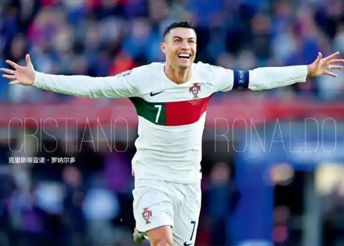 海报:封面:最新一期足球周报已发售,本期封面人物为贝林厄姆.