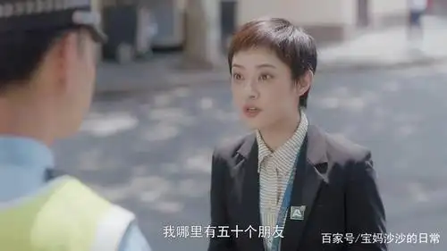 哈哈哈,房似锦逆行被交警抓,看看交警怎么惩罚她,太值得推广了