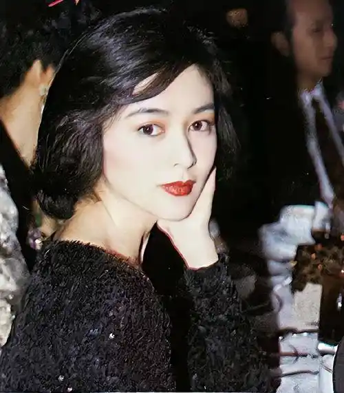 7位满清血统明星,格格关晓彤,多尔衮后裔吴京,慈禧一脉那英