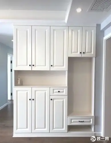 二居室玄关鞋柜设计装修效果图