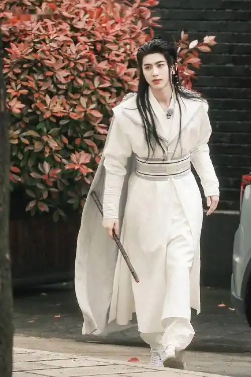 一见周郎误终身蔡徐坤奔跑吧白衣古装路透疑是仙子下凡尘