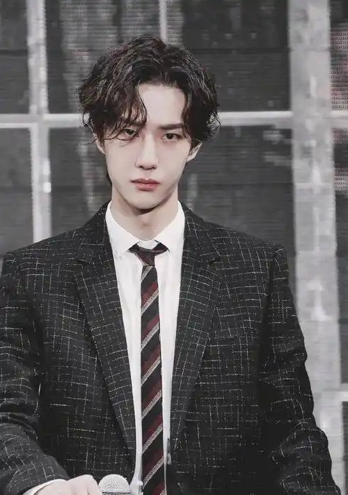 称王俊凯哥们,曲婉婷亲姐,谢明皓碰瓷竟是惯犯_肖战_王一博_网友