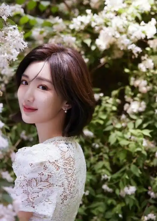 毛晓彤的"齐耳短发"惊艳了!时尚减龄又好看,特适合圆脸女生