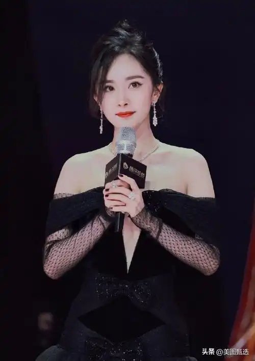 杨幂拾光盛典身材火