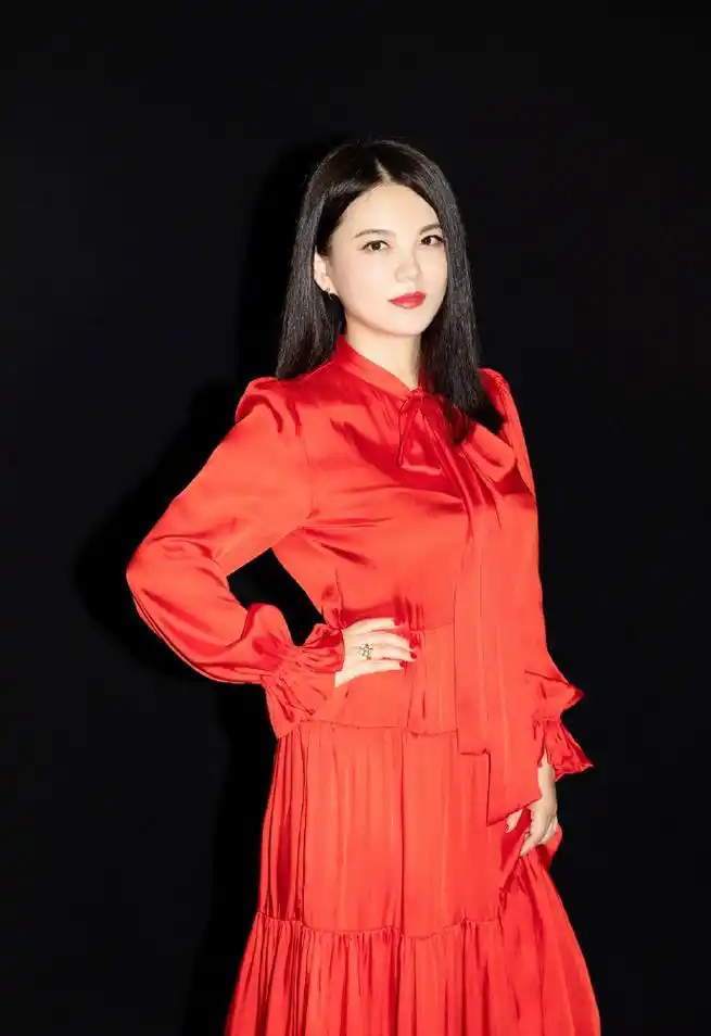 主持人李湘成熟魅力写真图片