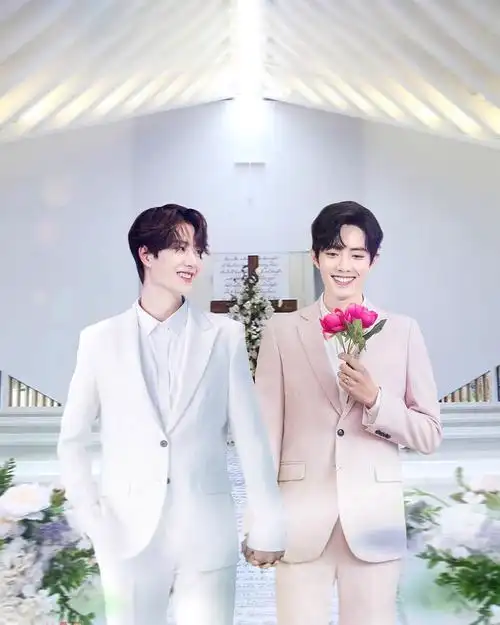 肖·十八岁的琑儿吃狗粮的日常第五期王君一又从箱子里翻出了一套精美