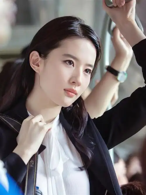 四大代言top#刘亦菲61第三种爱情61邹雨(饭修)邹律师的衣柜还是