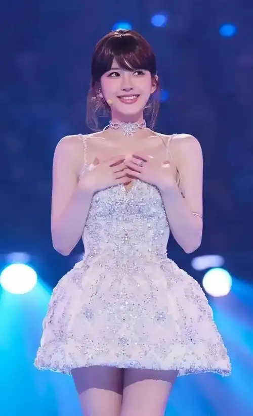 赵露思明星壁纸(40)|镜子|视觉_网易订阅