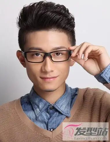发型男生剃两边青少年 清爽帅气塑造元气少年
