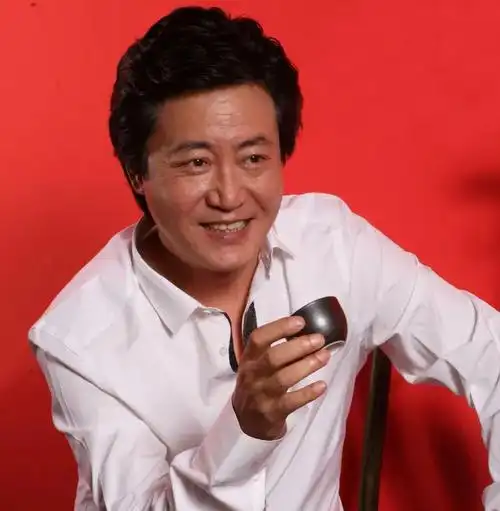 导演赵宝刚娶初恋妻子相约丁克16年愁坏了母亲48岁意外得子