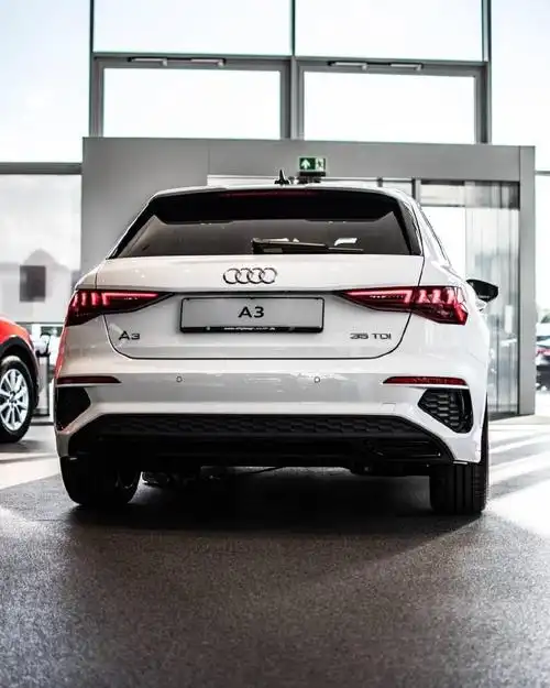 全新奥迪a3 sportback实车,外形是简洁运动的造型设