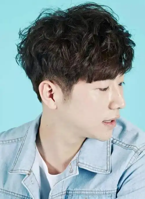 男生烫什么发型好看「国字脸男生烫什么发型好看」