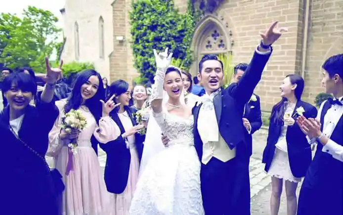 《绝爱》;张歆艺在喜天的同事黄海波也携带妻子现身婚礼现场;婚礼的