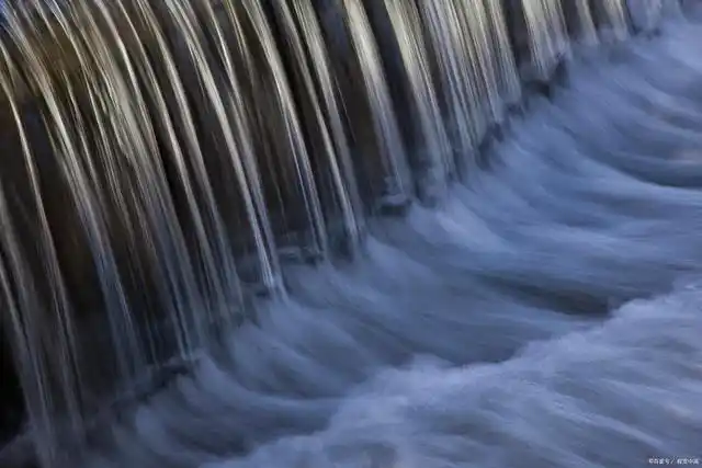 科普新知:流动的液态水看起来是静止的