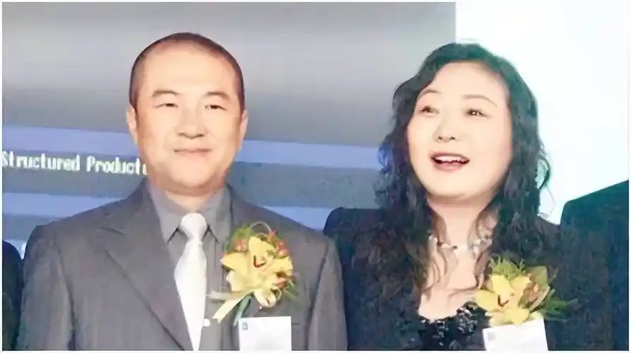 身价百亿的7位单身女富豪,个个让人心动,有人40岁还没谈过恋爱_李颖