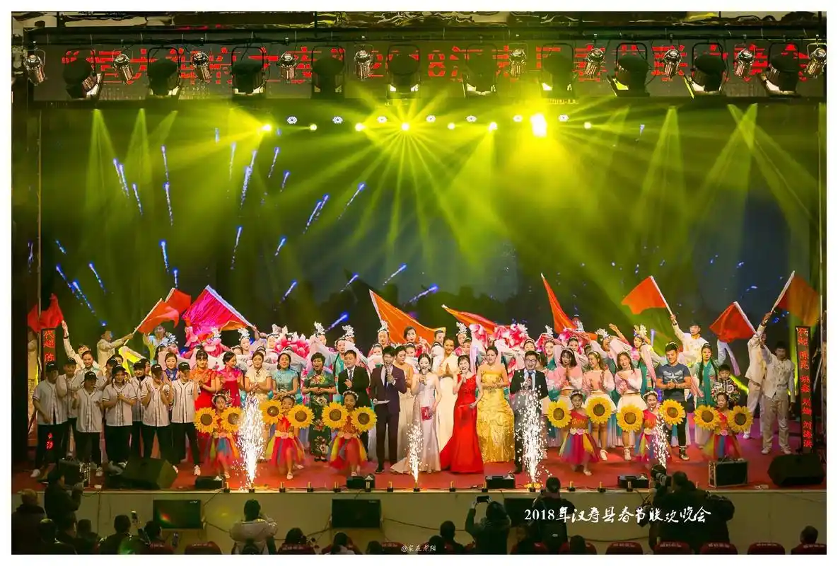 大叔拍照的一天!#演出现场 #拍摄现场 #文艺汇演 #拍摄花 - 抖音