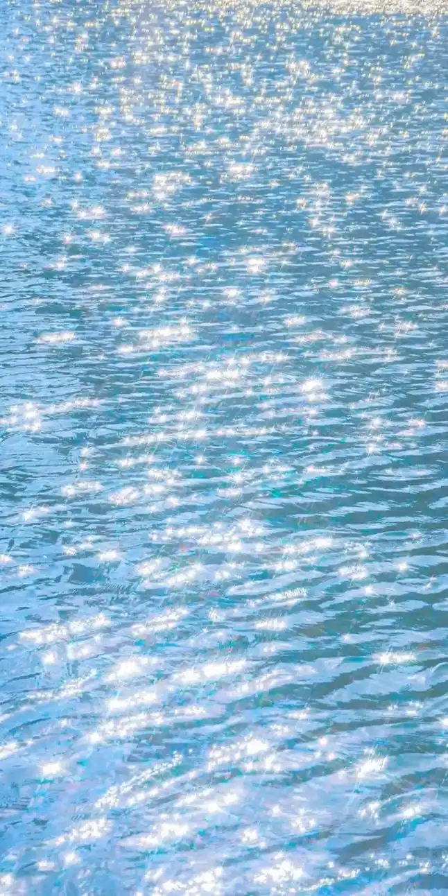 夏天和蓝蓝的大海最配啦~#大海 #壁纸  - 抖音