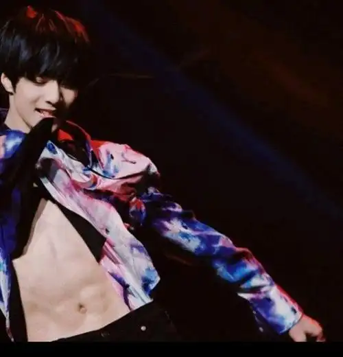 刘耀文穿衣服洗澡!粉丝:剧本明明可以换,tnt好几个成年了~