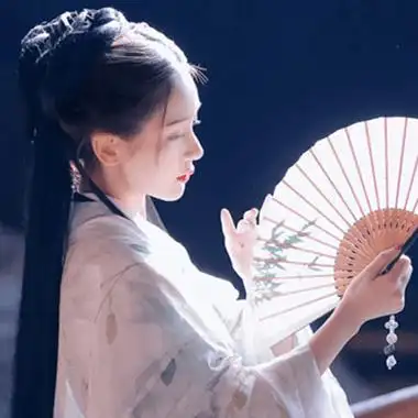 霸气黑暗系古风头像女生真人