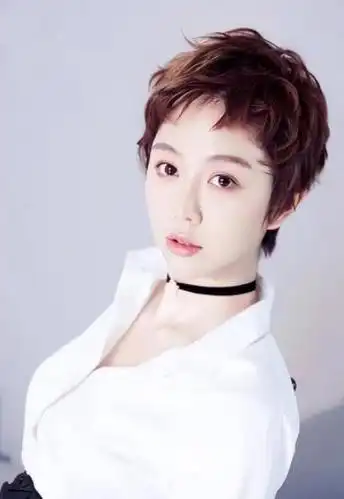 他是汤唯初恋,也是姜妍前男友,长得帅演技好,可却戏红人不红