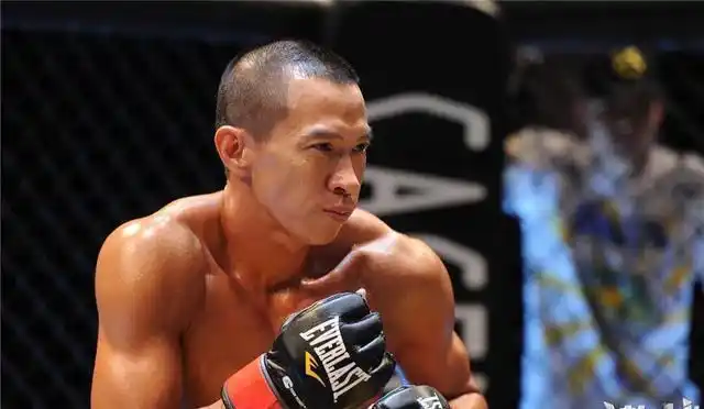 张家辉9个月练就壮硕肌肉,身材不输彭于晏,增肌训练注意这3点