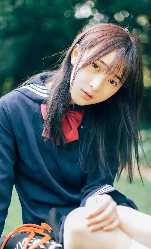 刘海瓜子脸尖下巴美女学生制服装 超漂亮写真照