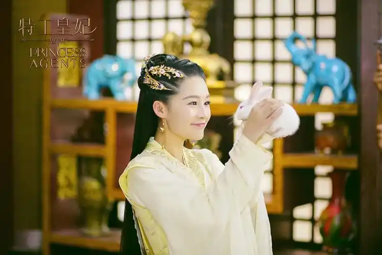 /p> p>2008年,李沁因在古装剧《 a target="_blank" href="/item