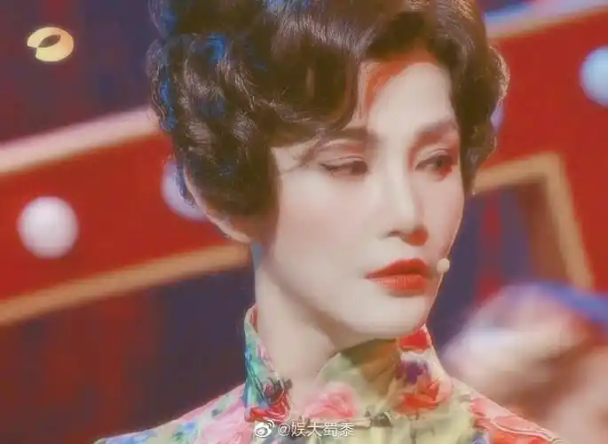 孙坚 这是我母亲生的我#孙坚女装真的绝绝子,眼神里透露出忧郁的浦适