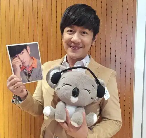 陈浩民新歌受热捧 《还是你最好》成情人必点曲