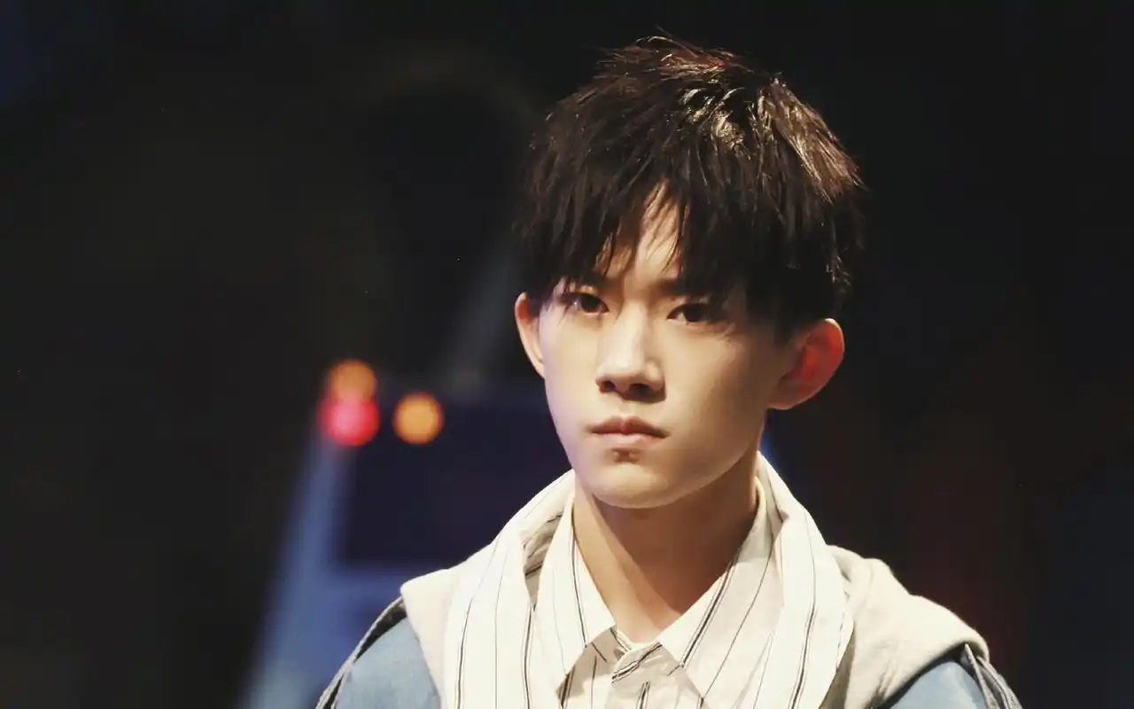 《这就是街舞》易烊千玺图片桌面高清壁纸